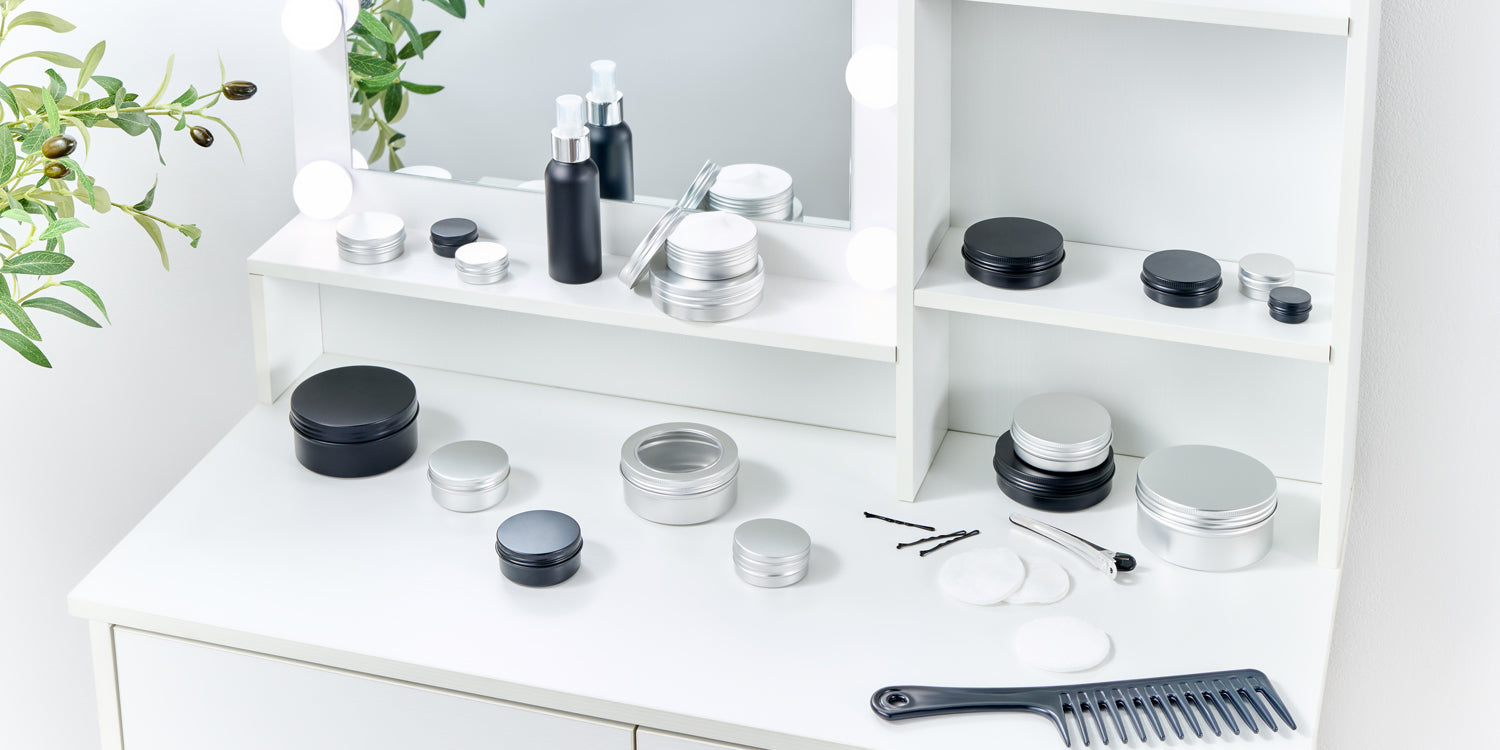 envases de cosméticos en el taller