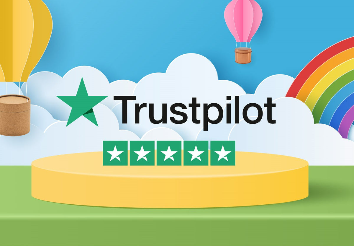 Trustpilot calificación de cinco estrellas rodeado de latas y tubos de cartón que se entregan en globo aerostático.