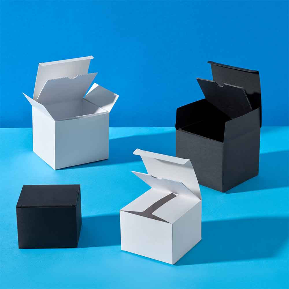 Colección de cajas de regalo de cartón en blanco y negro