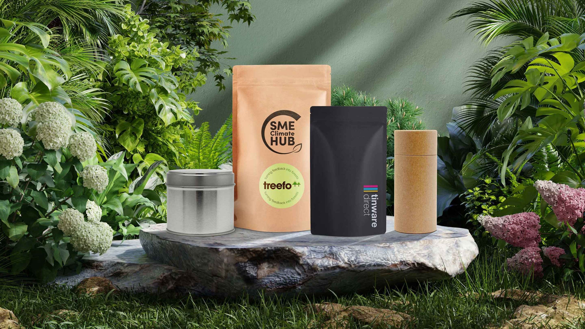 Colección de envases de diferentes materiales sobre fondo verde ecológico.