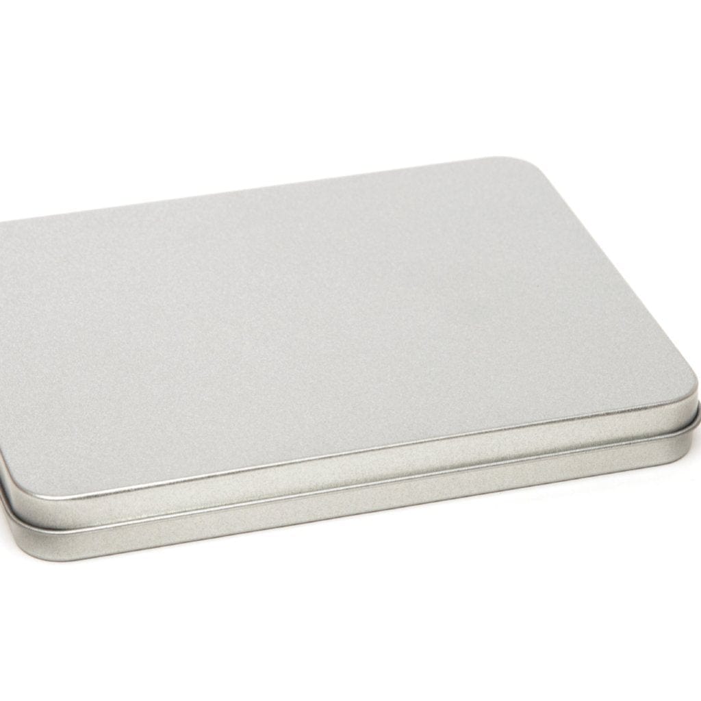 Lata de papelería rectangular plateada con tapa sólida con bisagras plana